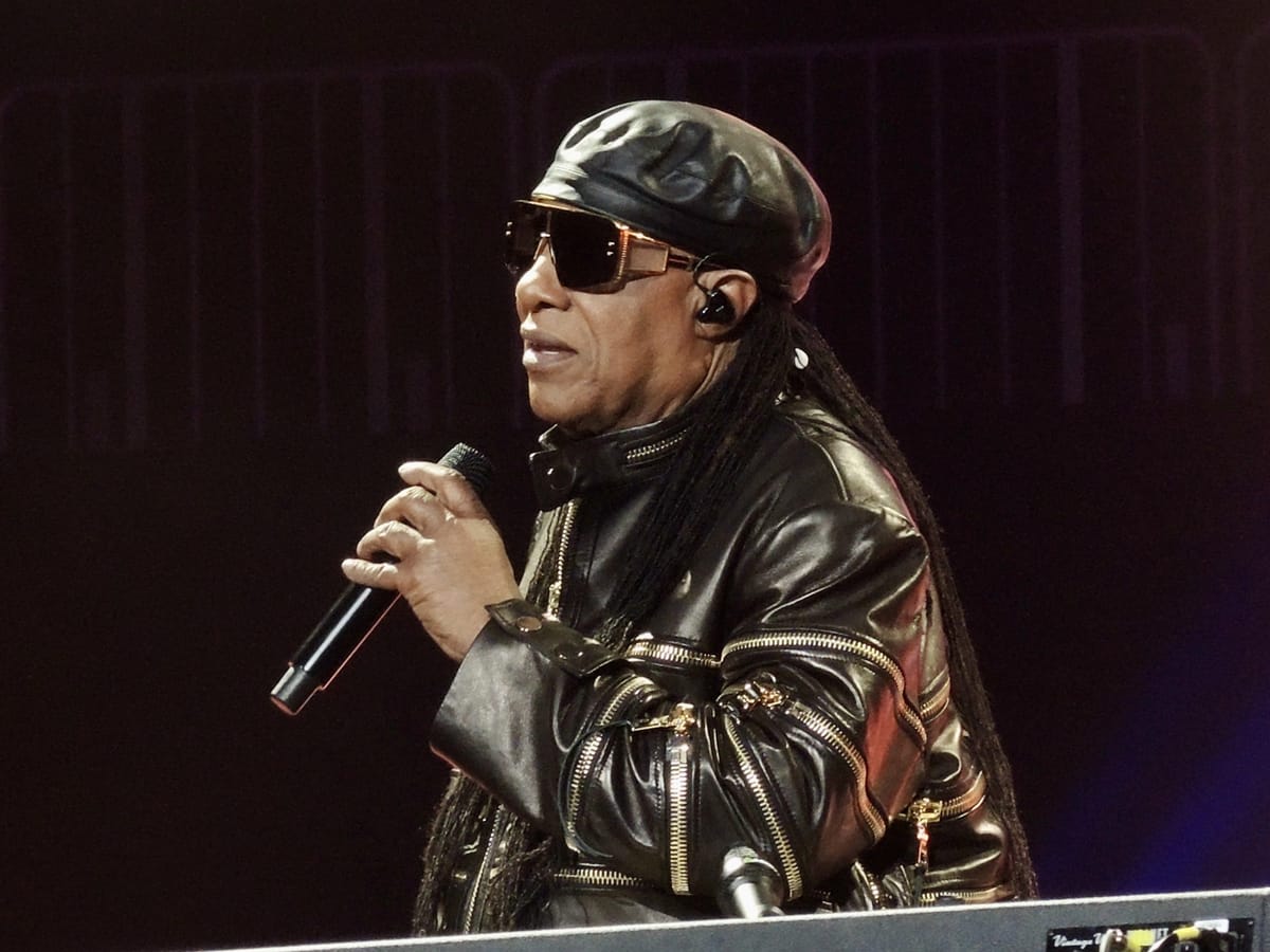 THROUGH THE LENS: Stevie Wonder, Lucinda Williams & Other Photos of the Week