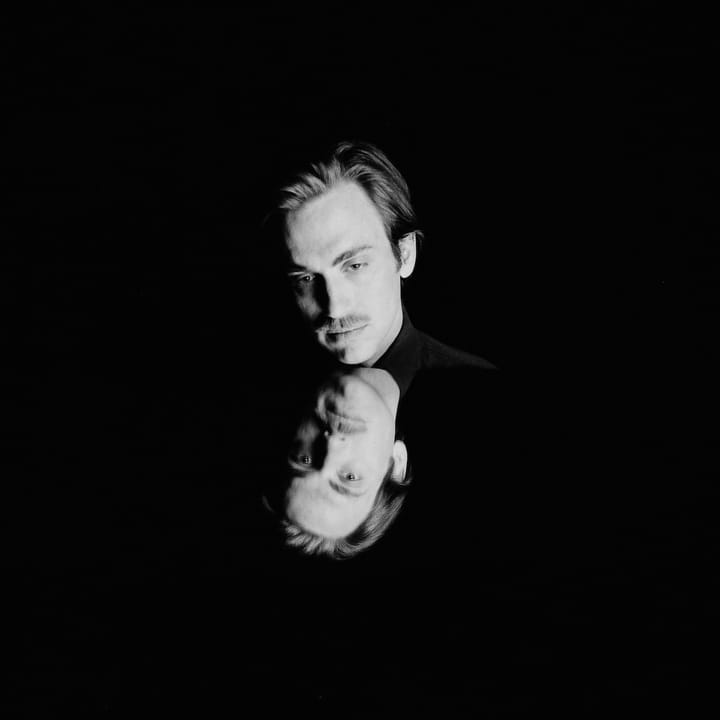 ALBUM REVIEW: Andrew Combs Goes Back to Basics on ‘Sundays’