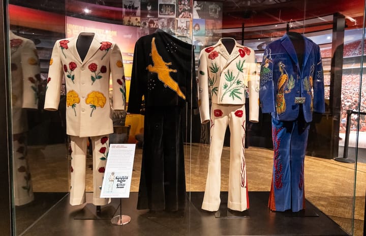 BONUS TRACKS: Miranda Lambert, That Small Town Song, and a Lost Suit Found